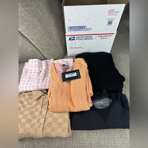 Box With Clothes Brands Like Pretty Little Thing, Boohoo And River Island. - Picture 1 of 7